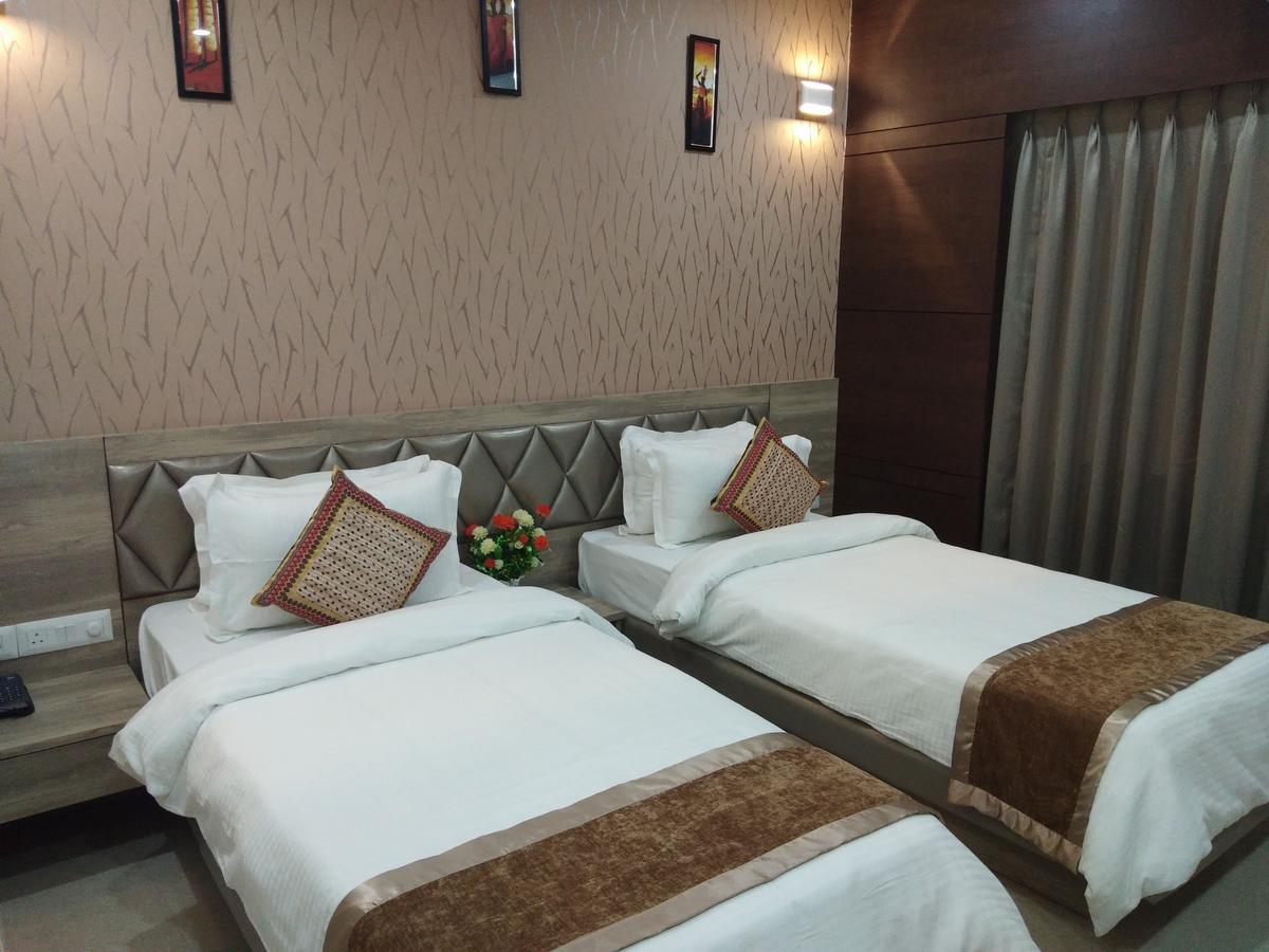 Hotel Welkin Residency Tezpur ภายนอก รูปภาพ