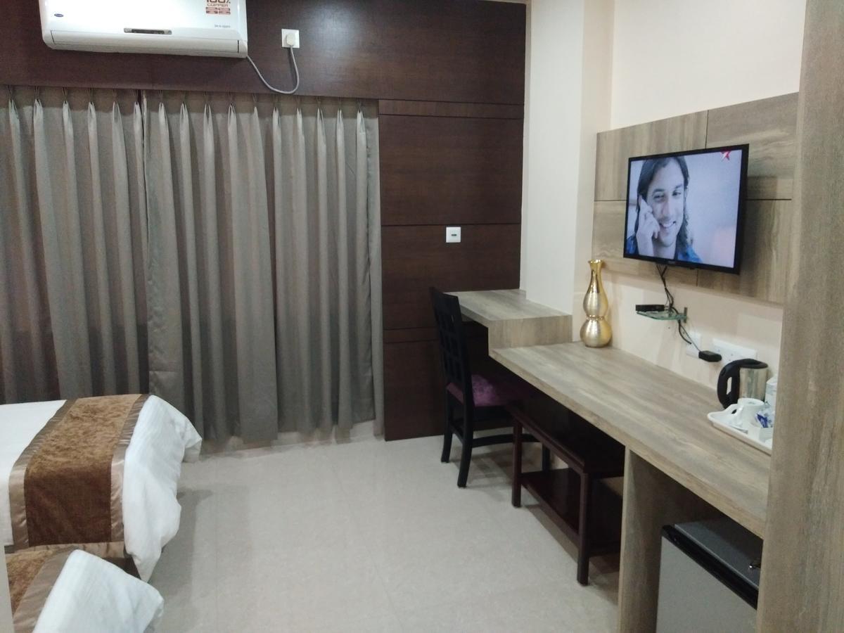 Hotel Welkin Residency Tezpur ภายนอก รูปภาพ